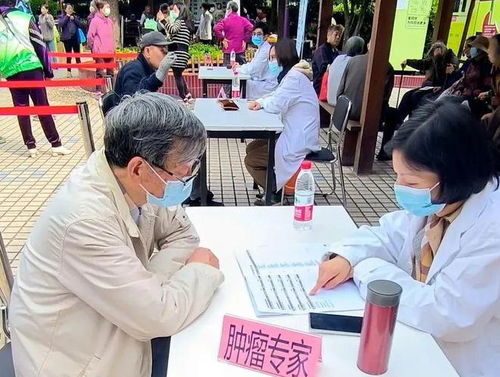 健康服務(wù)進(jìn)社區(qū)，義診咨詢暖人心