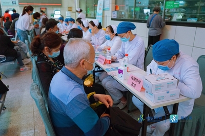 守衛(wèi)健康，未病先防 南京腦科醫(yī)院護(hù)理部舉辦大型義診，共筑健康防線